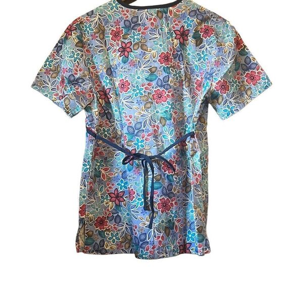 Scrub top size small - Picture 6 of 6
